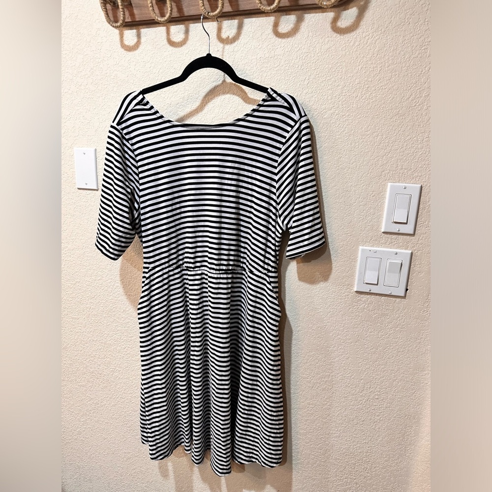 Torrid, black-and-white dress, with pockets, size 1
